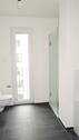 Modernes Bad mit Fenster - 