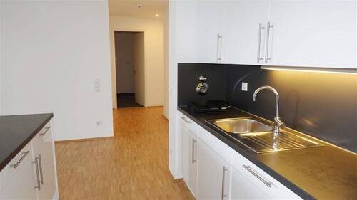 Moderne EBK mit Kochinsel - 