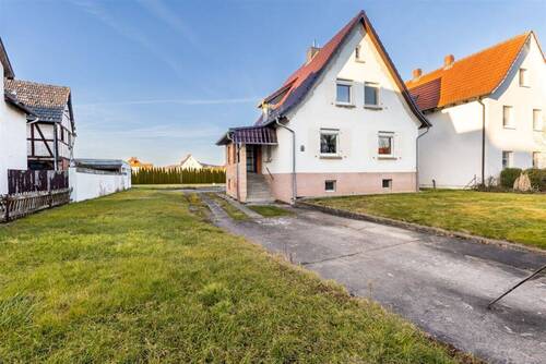 Seitenansicht - Ihr neues Zuhause: Saniertes Einfamilienhaus mit Stil und Komfort