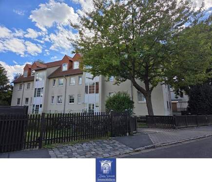 Hausansicht - Charmante Mansardenwohnung in schöner Lage in Dresden-Cotta!