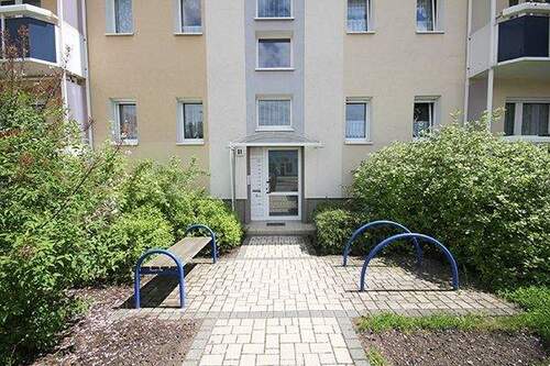 Hauseingang - 2 Zimmer Etagenwohnung zur Miete in Halle (Saale)