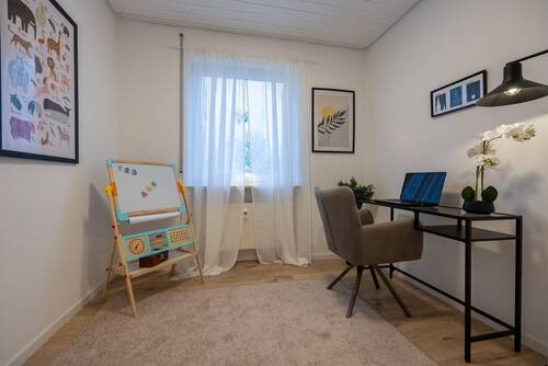 Kinderzimmer 2 / Büro - 