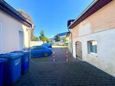 Hinterhof mit Stellplätzen - 