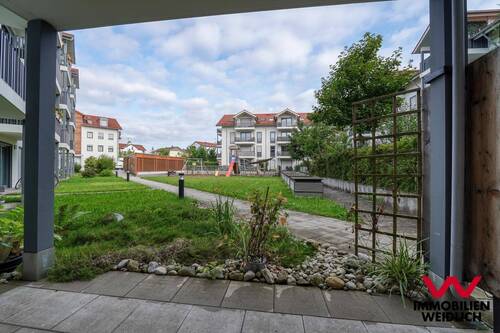 Blick von der Terrasse 2 - 3 Zimmer Etagenwohnung in Sauerlach