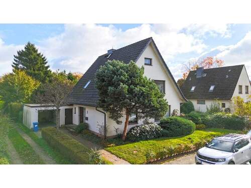 Seitenansicht - 6 Zimmer Einfamilienhaus zum Kaufen in Neumünster