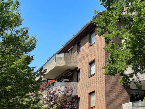 Balkon in der Endetage - Freie Wohnung mit Aufzug und Tiefgarage nahe U-Bahn