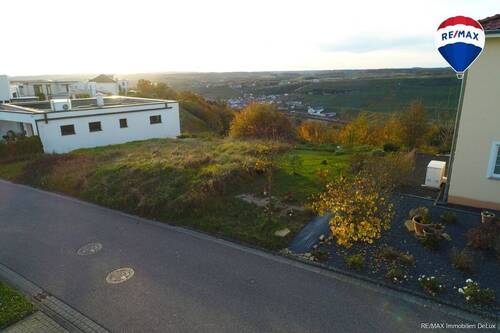 RE/MAX Immobilien DeLux Grundstück Wincheringen - Grundstück zum Kaufen in Wincheringen