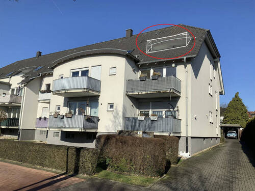 Strassenansicht - Gemütliche 3-Zimmer-Wohnung mit tollem Ausblick