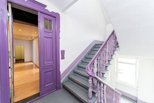 Wohnungseingang, Treppenhaus - 