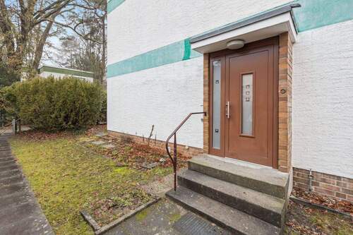 ÜBERDACHTER HAUSEINGANG - 