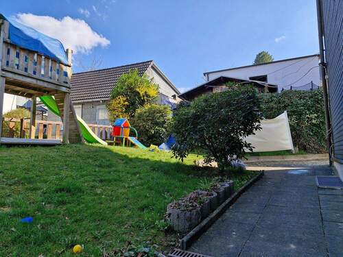 Garten - 9 Zimmer Mehrfamilienhaus, Wohnhaus in Wiehl / Bielstein