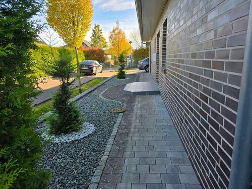 Vorgarten.jpg - 4 Zimmer Bungalow zum Kaufen in Nortorf