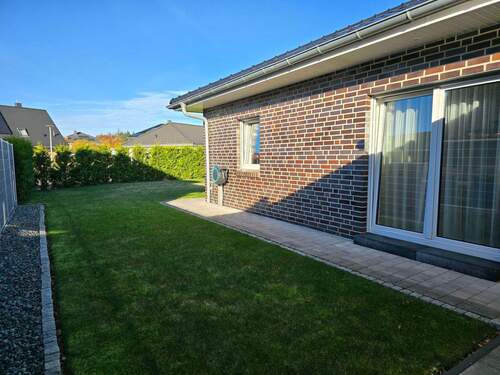 seitlich Garten.jpg - 4 Zimmer Bungalow in Nortorf