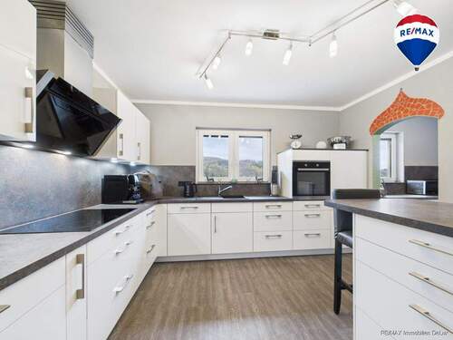RE/MAX Immobilien DeLux Zweifamilienhaus Wadern-Lockweiler Küche - 