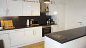 Moderne EBK mit Kochinsel - 