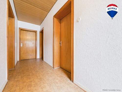 REMAX Immobilien DeLux Einfamilienhaus Diele Blieskastel Mark Borowicz - 6 Zimmer Einfamilienhaus in Blieskastel