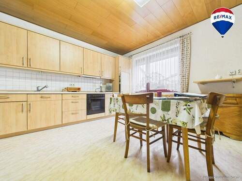 REMAX Immobilien DeLux Einfamilienhau Küche Blieskastel Mark Borowicz - 