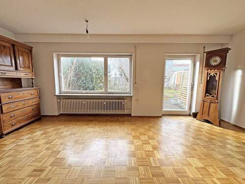 Wohnzimmer - 5 Zimmer Doppelhaushälfte zum Kaufen in Reutlingen