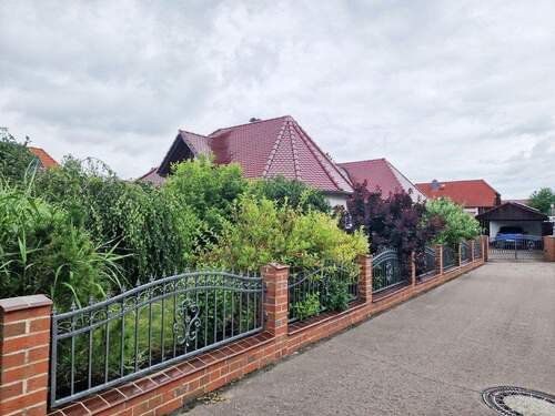 Straßenseitige Ansicht - 