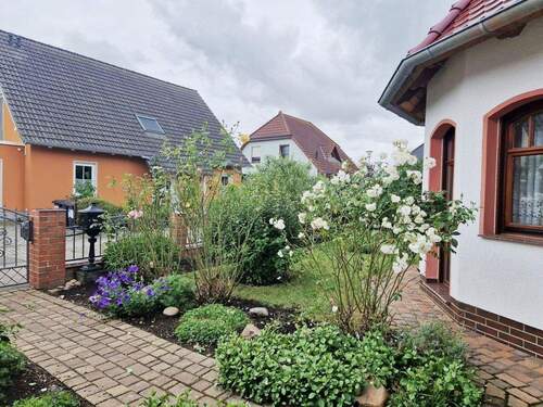 Vorgarten - 5 Zimmer Einfamilienhaus in Leipzig