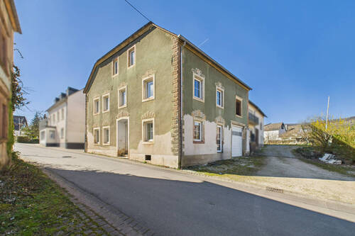 Außen - 6 Zimmer Reihenendhaus in Piesport