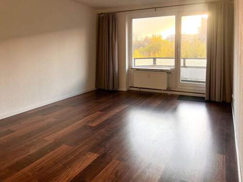 Zutritt zum Balkon - 3 Zimmer Etagenwohnung in Hamburg