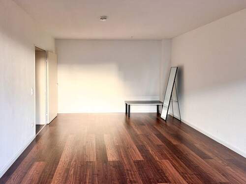 Großzügiges Wohnzimmer - 