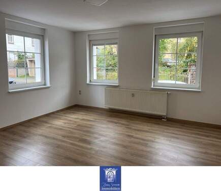 Wohnen - Gemütliche 2-Zimmerwohnung mit separater Küche und modernem Bodenbelag!