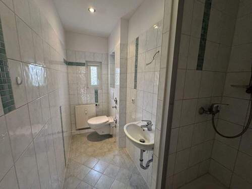 Badezimmer - Etagenwohnung mit 42,50 m&sup2; in Leipzig / Liebertwolkwitz zur Miete