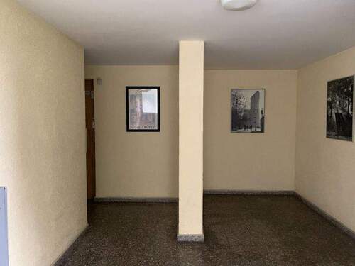 Hauseingangsbereich - 2 Zimmer Etagenwohnung in Wiesbaden