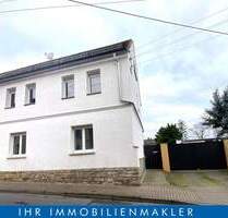 Großzügiges Zweifamilienhaus mit Nebengelass, Garagen und weitläufigem Garten in Milzau - Bad Lauchstädt