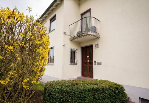 AUSSENANSICHT - 5-Zimmer-EG-Wohnung mit Wintergarten, Kamin & Gartenzugang