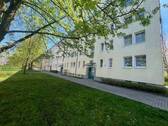 Vorderansicht.jpg - Charmante 3-Zimmer-Wohnung mit Balkon in Zwickau, Eckersbach