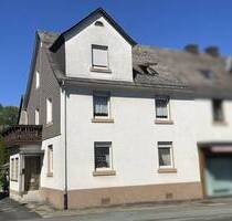 Ewersbach: Geräumige Doppelhaushälfte mit schönem Garten - Dietzhölztal / Ewersbach