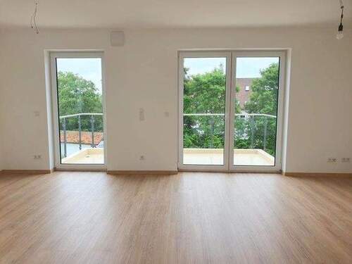 hell und großzügig - So gut wie neu, hell, hochwertig: tolle 2-Zi-Whg., OG, mit Balkon, etc., sowie Tiefgaragenstellplatz