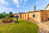 Nebengebäude und Bungalow - 