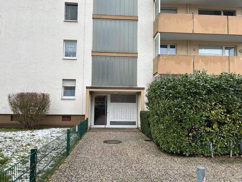 Hauseingang - 2 Zimmer Etagenwohnung zum Kaufen in Wiesbaden