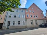Ansicht seitlich - Interessantes Stadthaus mit einer Gewerbeeinheit (teilbar) und vier Wohnungen