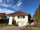 Außenansicht - 'Ein edles Zuhause mit vielen Extras' - modernes Einfamilienhaus mit Kamin und Garage