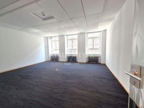 im Büro - Büro zur Miete in Hamburg