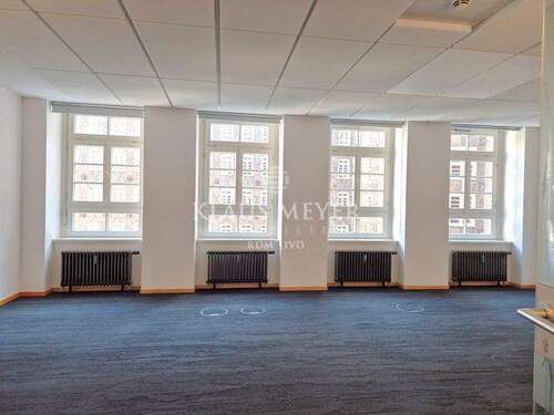 im Büro - Büro in Hamburg zur Miete