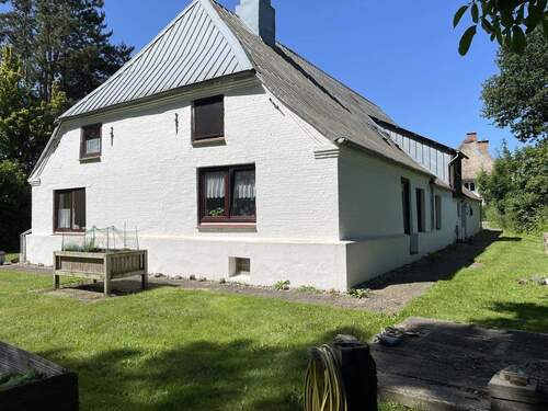 Haus Nord-Ost-Ansicht - 7 Zimmer Einfamilienhaus zum Kaufen in Hennstedt