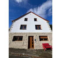 Dachgeschosswohnung mit Balkon und neu saniertem Badezimmer - Saarbrücken Brebach-Fechingen