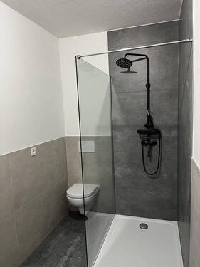 Bad mit begehbarer Dusche - 