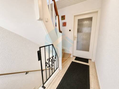 Hauseingang Ansicht 2 - 7 Zimmer Doppelhaushälfte in Butzbach