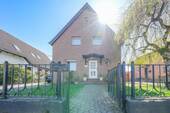 Hausansicht - 5 Zimmer Einfamilienhaus in Düsseldorf