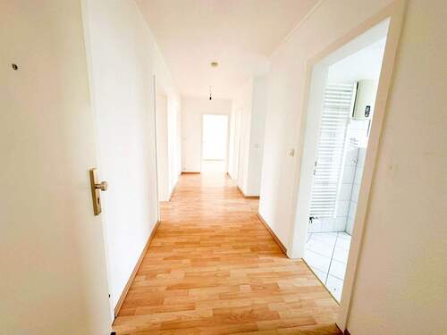 Flur_2 - 3 Zimmer Etagenwohnung zum Kaufen in Bremen