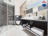 REMAX Immobilien DeLux Hotel Badezimmer Wallerfangen Mark Borowicz - 