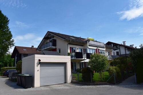 Hausansicht - ATTRAKTIVE UND GEPFLEGTE 3-ZIMMER-ETW MIT DACHTERRASSE UND BALKON IN RUHIGER LAGE - MIT LIFT -