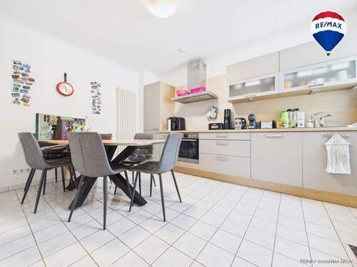 REMAX Immobilien DeLux Eigentumswohnung Küche Schwalbach Mark Borowicz - 